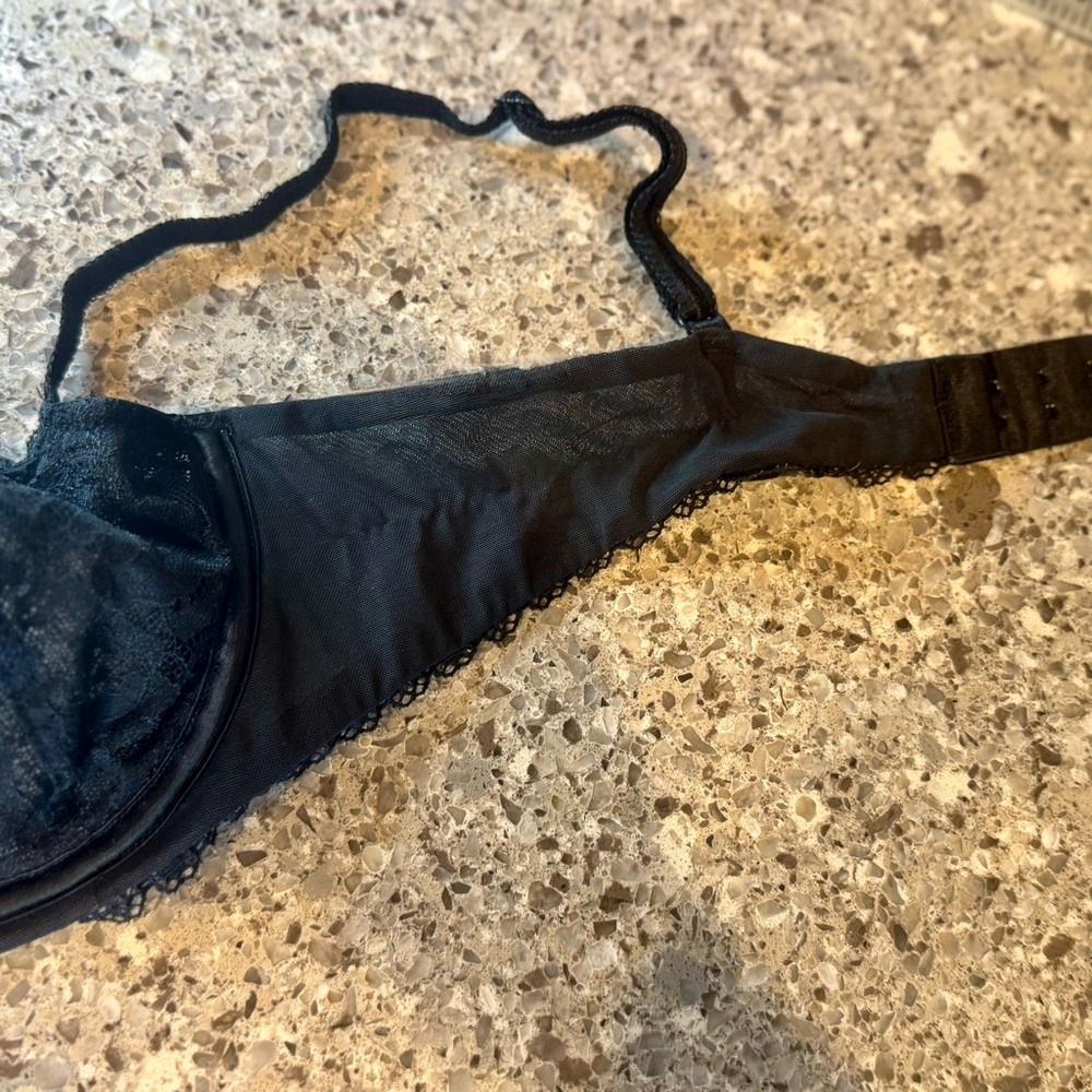 Victoria's Secret Black Demi Bra - Size 34C ✨ - Picture 6 of 7
